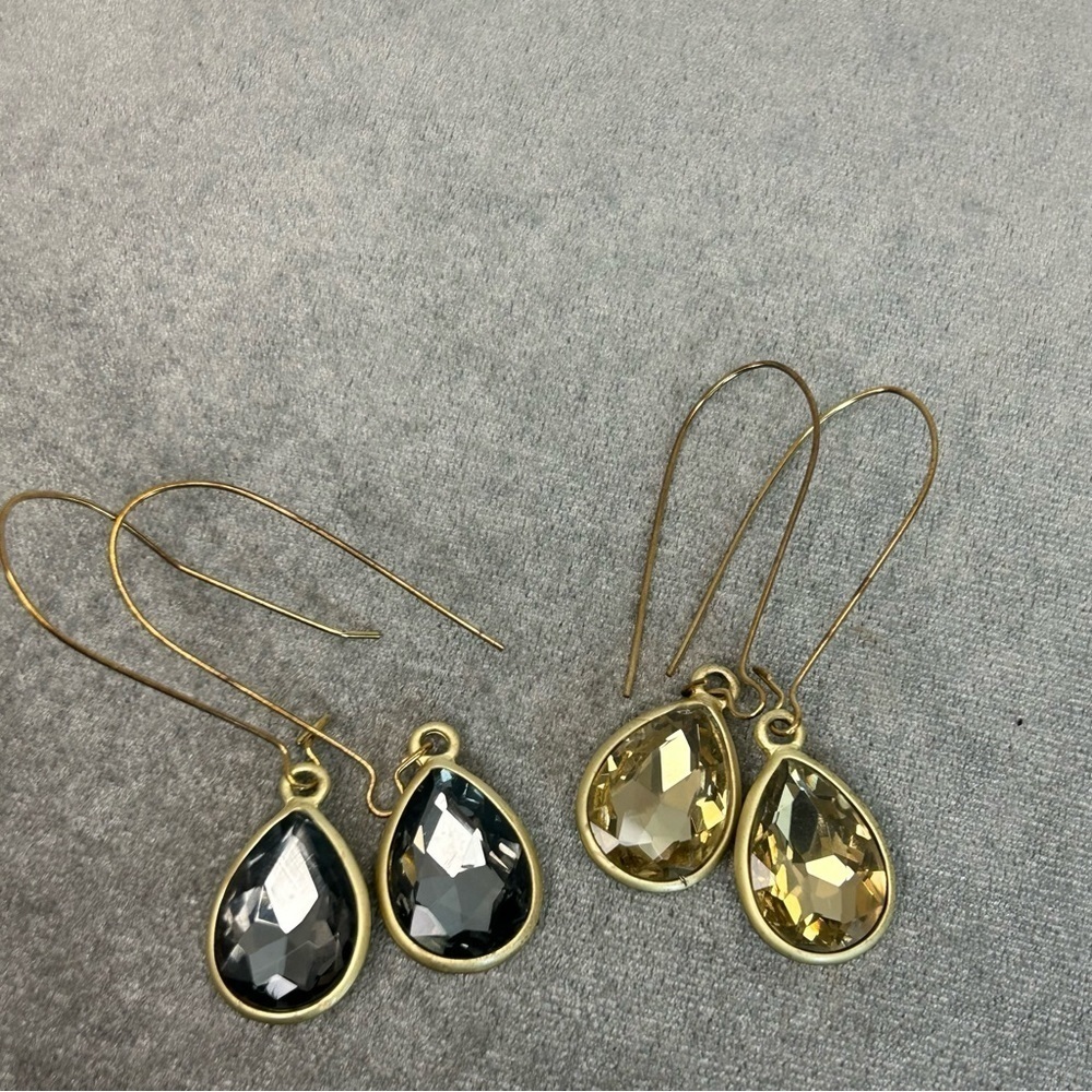 🛍3/$20 Gray gold rhinestone teardrop dangling earring set